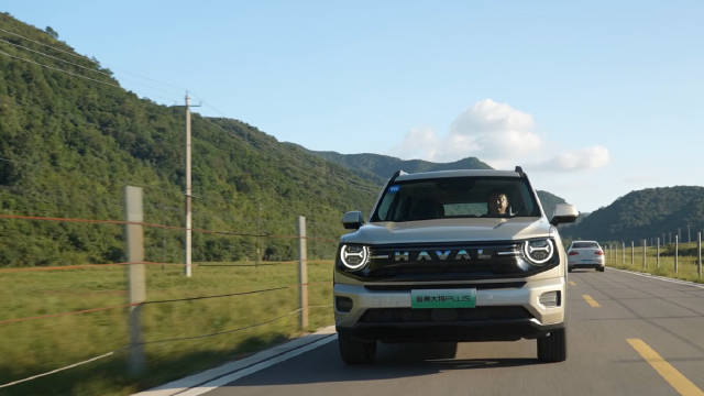 雨夜700公里的亲情奔赴！哈弗大狗PLUS的空间与四驱，全为守护一碗热乎的牵挂