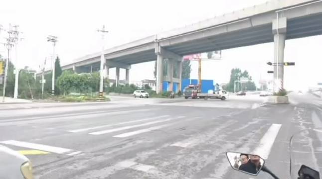 敞篷，两门，后驱力，大马力！跑车无疑了