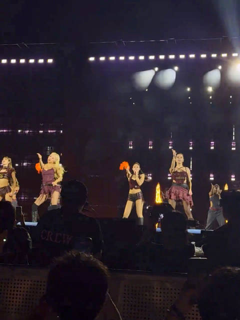 网友质疑沈佳润造型模仿Jennie引发争议