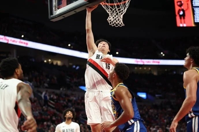 王仕鹏：如果杨瀚森一场比赛打5分钟，去联盟锻炼比较好的选择