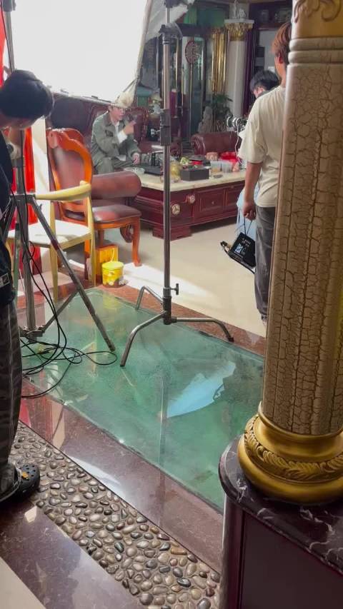 俞灏明综艺路透生图曝光，苏感暴击引粉丝围拍