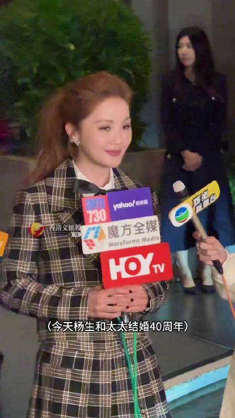 容祖儿澄清与成龙摸背传闻称双方无误会