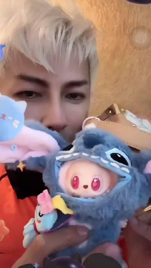 2025.10.26DY直播存档P3 播完一场又回来给娃穿了个衣服