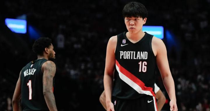 杨瀚森上场时间创新低，王仕鹏：如果场均5分钟，迟早要废！