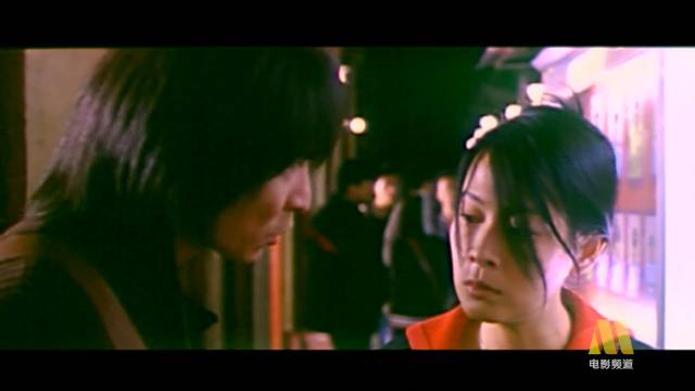 电影频道今晚播出《天下无贼》，冯小刚展现火车厢内人性百态