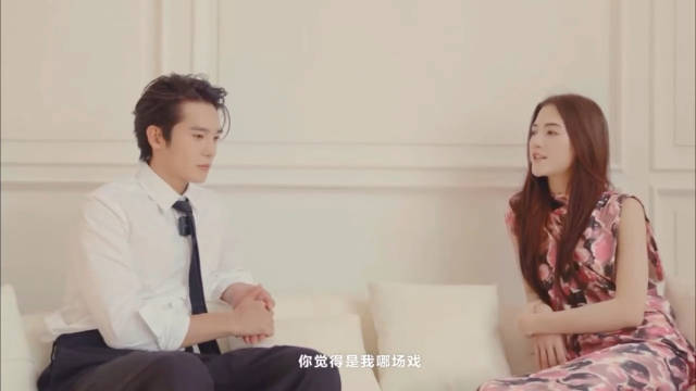 再看到这段采访真的会惊叹两个人的高颜值于适