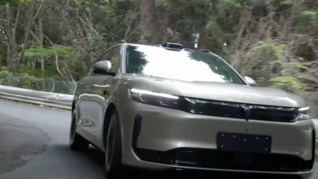 岚图FREE+与AE86群马赛道竞技引热议