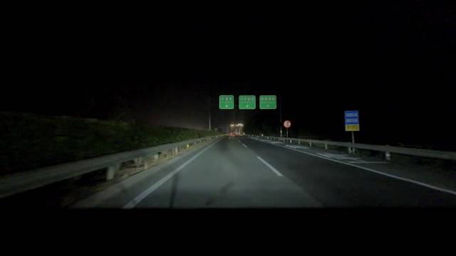 岚图知音车主夜遇高速逆行老人，华为乾崑智驾ADS4.0毫秒避险