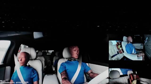 腾势N8L，双侧25吨货车侧翻压顶测试成功！ 亮点是：大货车拿蓝布盖起来了