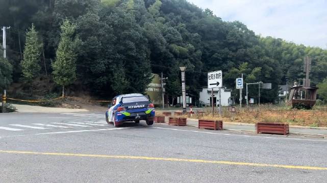 2025亚太汽车拉力锦标赛龙游站过弯集锦，很久没看到三箱拉力赛车了