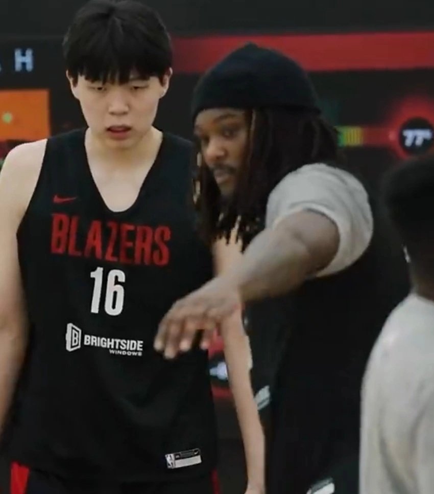 媒体人：杨瀚森只在垃圾时间登场 内部对他的定位和使用策略有分