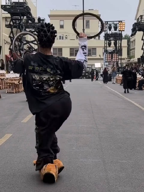 Teyana Taylor在Vogue World盛典彩排变身黑豹护卫队成员