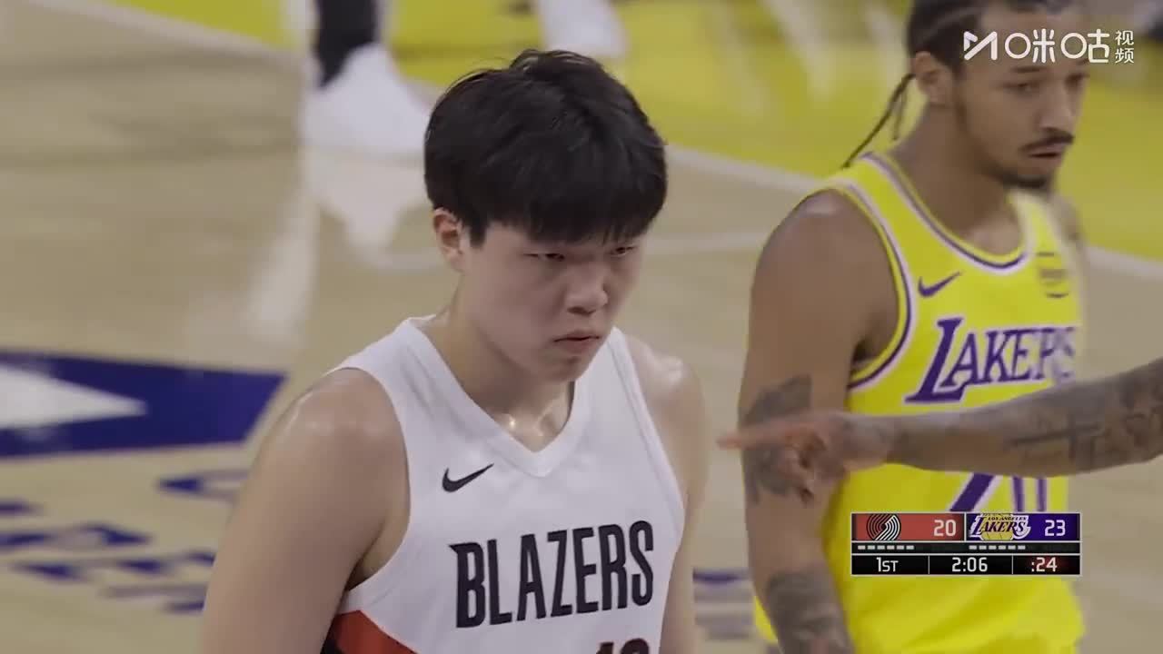 杨瀚森出场8分钟3投0中 懊恼摇头