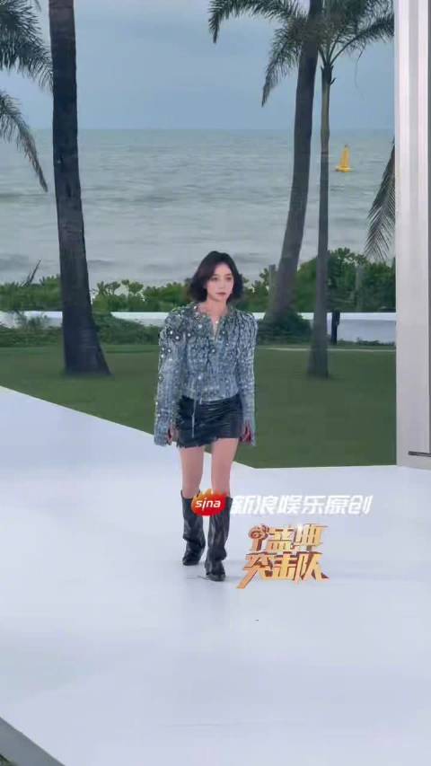 姐姐杀我！@王珞丹 红毯直拍把走路带风具象化了