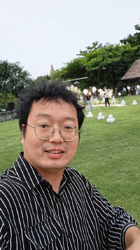 小鹏X9试驾现场遇求婚，胡珩钦见证幸福时刻