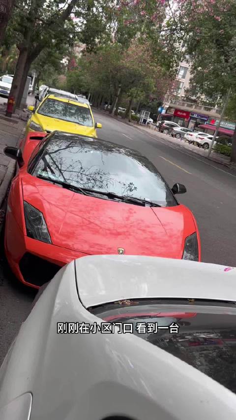 兰博基尼LP550-2 驾驶操控著称，与苹果17星宇橙撞衫