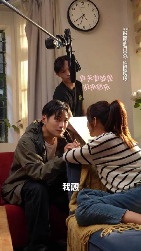 严屹宽杜若溪夫妻档短剧花絮曝光，真夫妻化学反应十足