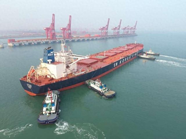 全国首个40万吨级干散货数智码头投产。马桂山/摄