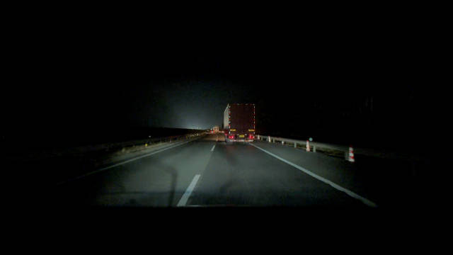 从标准考场到“地狱难度”，岚图知音车主高速躲避逆行者？