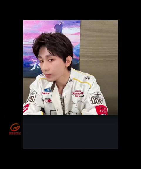 成毅直播聊王权富贵万箭穿心情节，李一桐陪看看哭