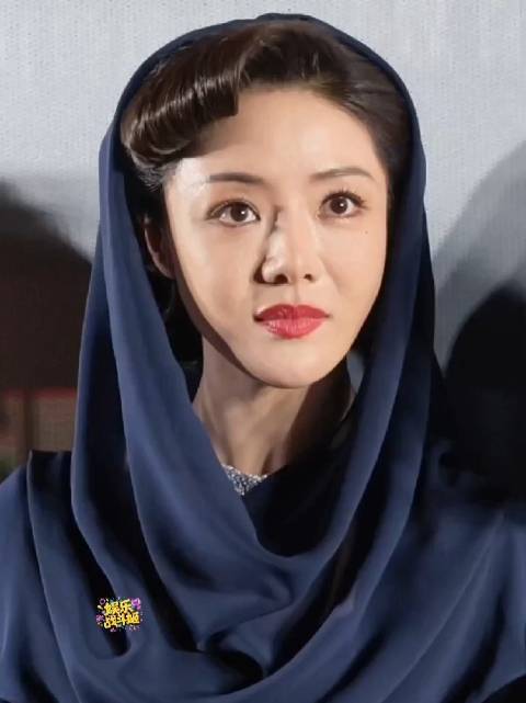 小姨妈变小妈 邓家佳蓝寡妇造型杀疯了电影即兴谋杀