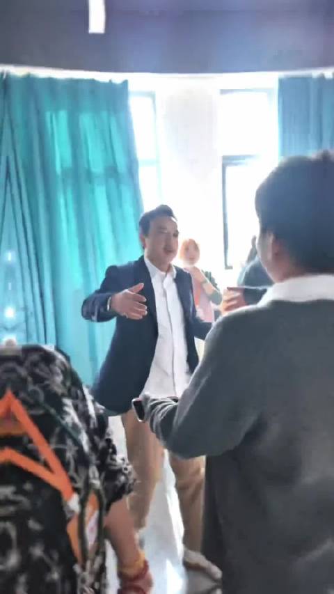 李维嘉汪涵后台拥抱，维嘉哭了好几轮了