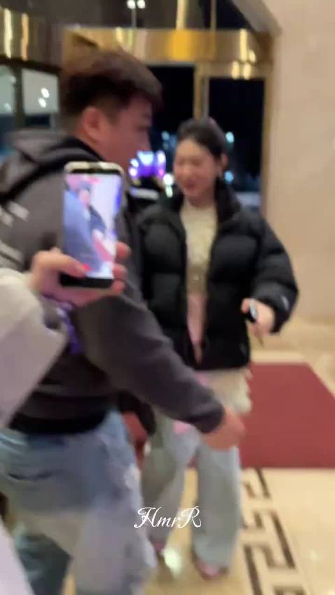 沈佳润有种我诡秘当明星的感觉，感觉真的很开心hhhhh 妹宝：饭撒是吧？好好玩