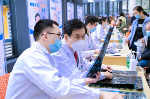 赫捷院士2025年元旦深圳义诊