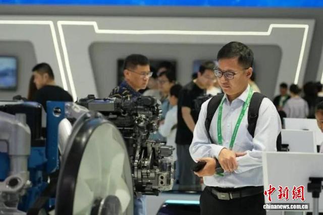 马鞍山汽车零部件企业展示相关产品和技术。(资料图)唐焱 摄