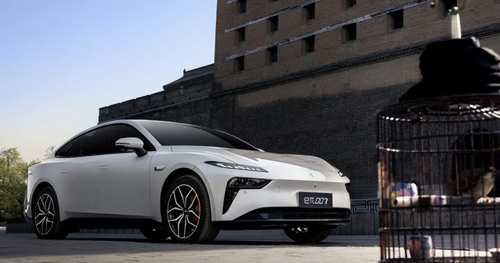 15 万左右买性能车，哪些新能源车性价比最高还适合新手？