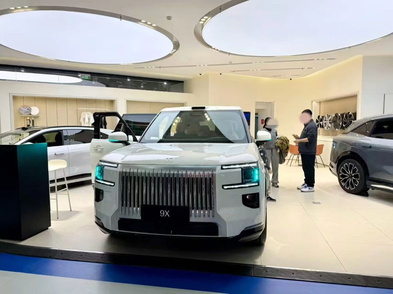 在汽车圈，人人都想平替库里南，多少中产会买单？