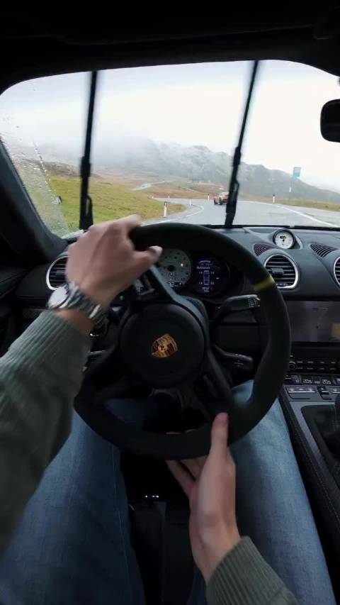 保时捷911 Dakar跑湿滑山路，太有趣了