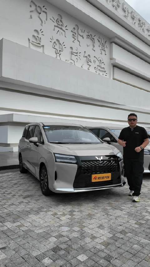 五菱星光730混动MPV实测油耗5.3L/100km