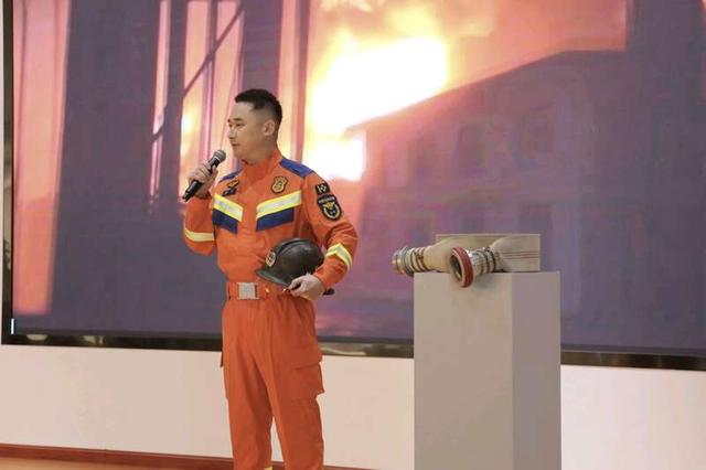 消防青年讲述奉献担当。团甘肃省委供图