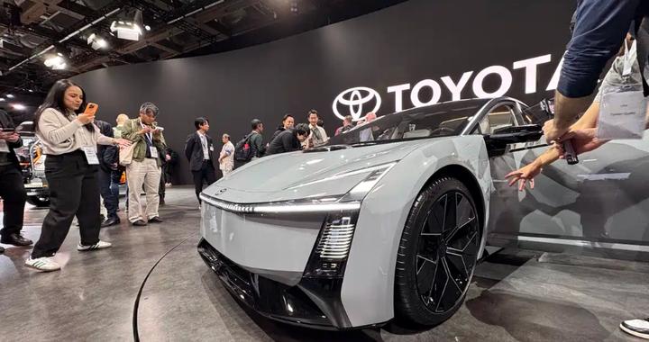 卡罗拉概念版：一次关于情绪价值、颜值和对抗堆料模式的殊死较量