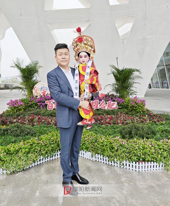 “奶瓶花木兰”萌翻全网