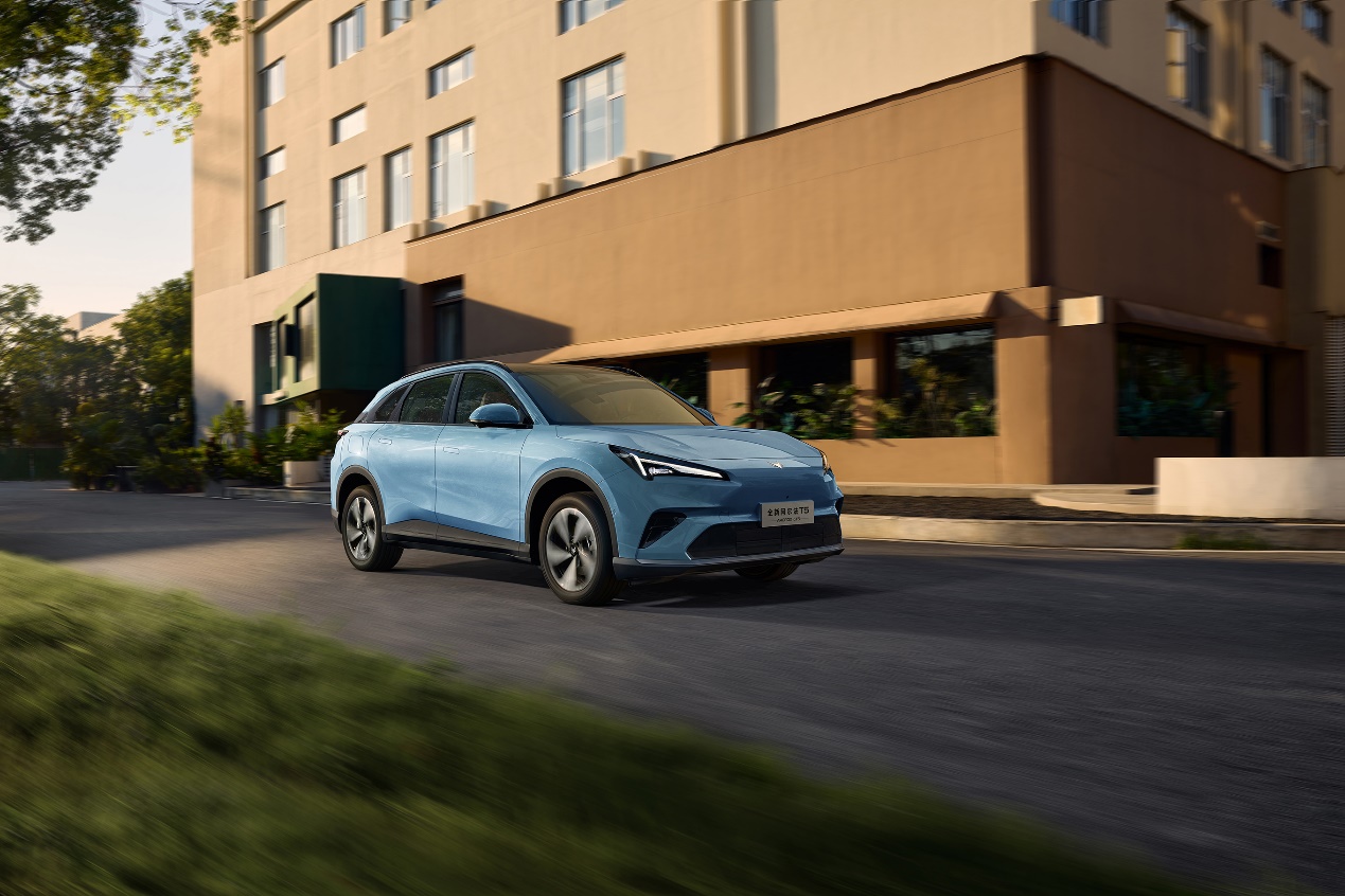 全新阿尔法T5上市10.98万起，最像纯电的高效能增程车来了！