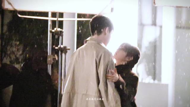 田曦薇胡一天《天才女友》雪中吻戏路透曝光