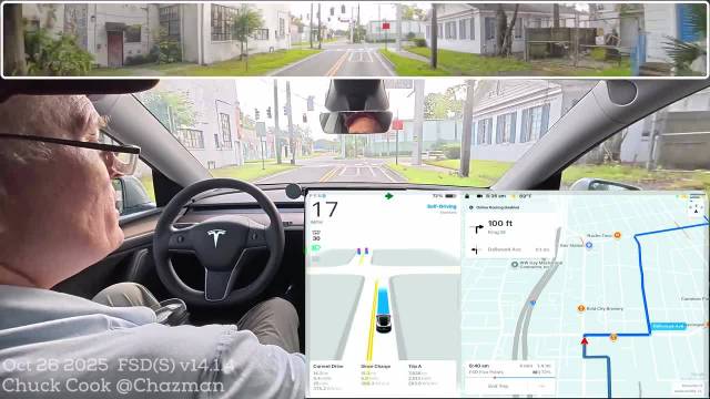 特斯拉FSD V14.1.4遇大皮卡自动倒车让路