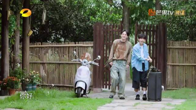 泽林赵小童罗一舟做客蘑菇屋，彭昱畅张子枫泼水大战