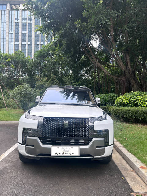 仰望U8硬派SUV 展现了中国汽车品牌的技术实力和创新精神