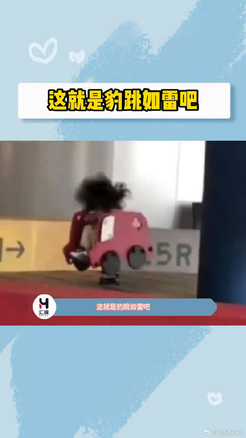 原来海豹在陆地上是这么走的，肚肚看上去怪疼的