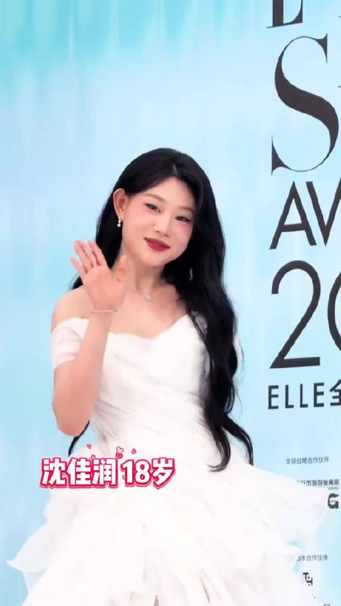 沈佳润Nina童话公主造型亮相红毯