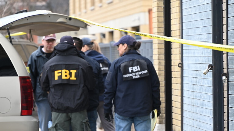 FBI穷到养不起线人：美国停摆这出戏，比《权力的游戏》还荒诞