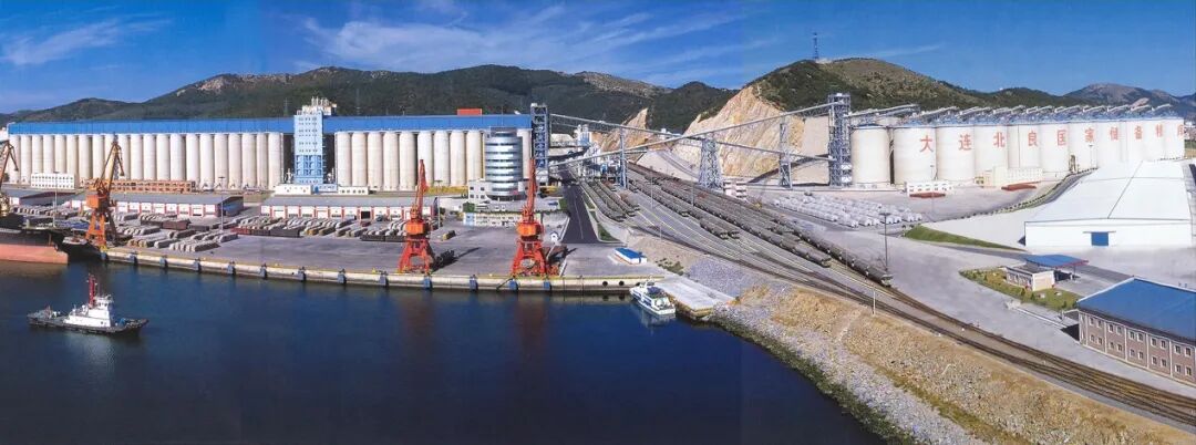 中粮集团旗下大连北良港粮食码头，是国内规模最大、功能最齐全的现代化散粮进出口港