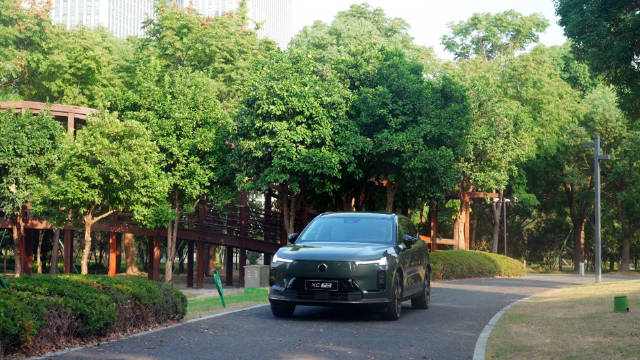 钟汉良代言沃尔沃XC70，混动安全双王牌