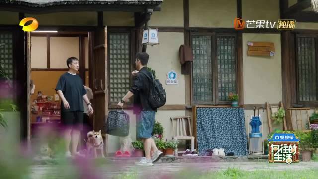 任重时隔五年回蘑菇屋，泡面头变清爽短发帅气小叔