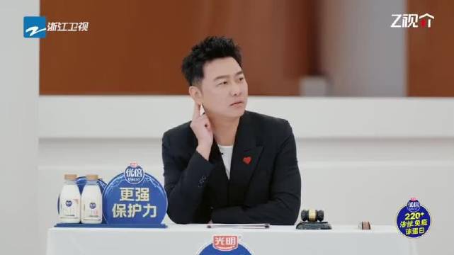 严屹宽被曝穿20年前旧衣，妻子称其买超300元衣服嫌贵