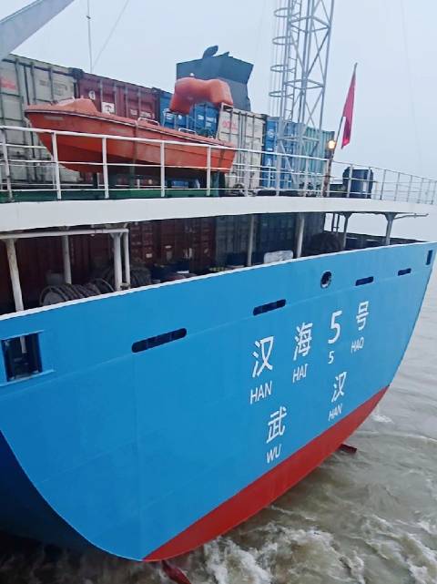 九江红光国际港迎来汉海5号货轮补给作业