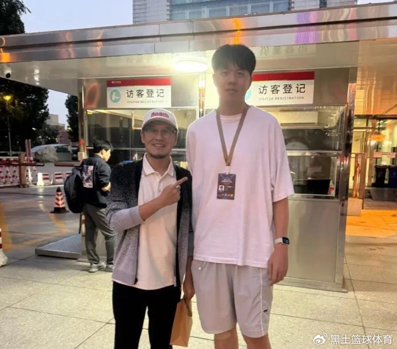 王治郅儿子身高2米05，已放弃职业篮球，韩德君接班人出现